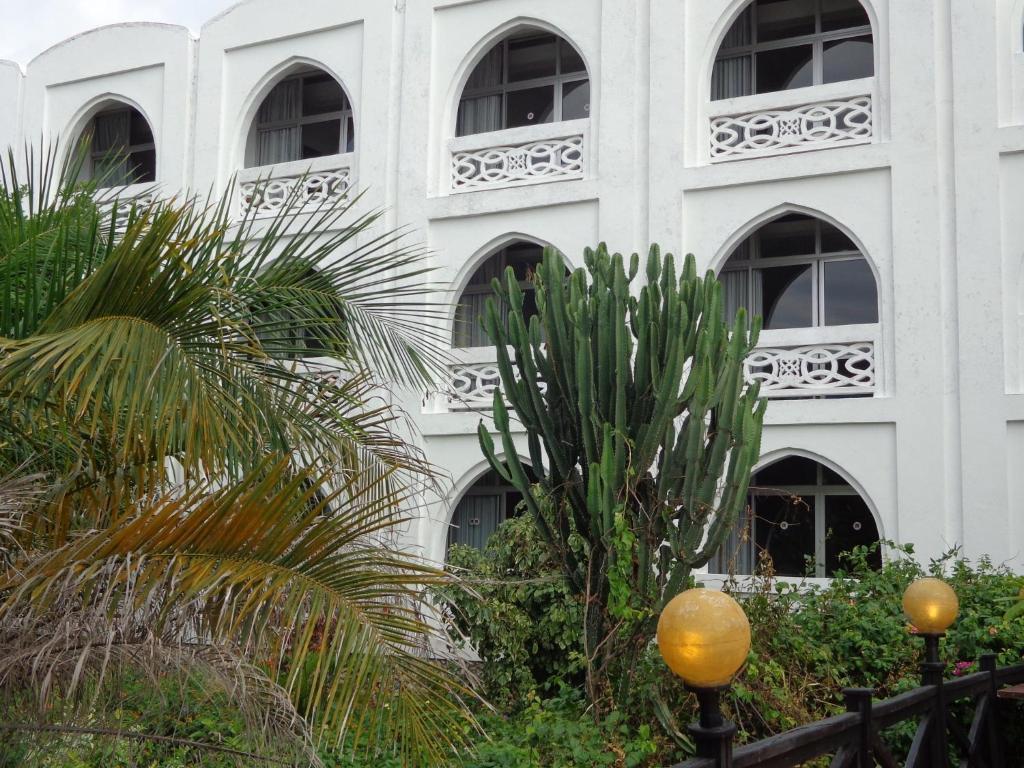 Kaskazi Beach Resort Diani Beach Exterior photo