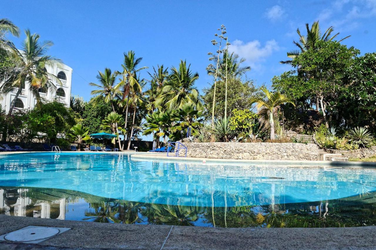 Kaskazi Beach Resort Diani Beach Exterior photo