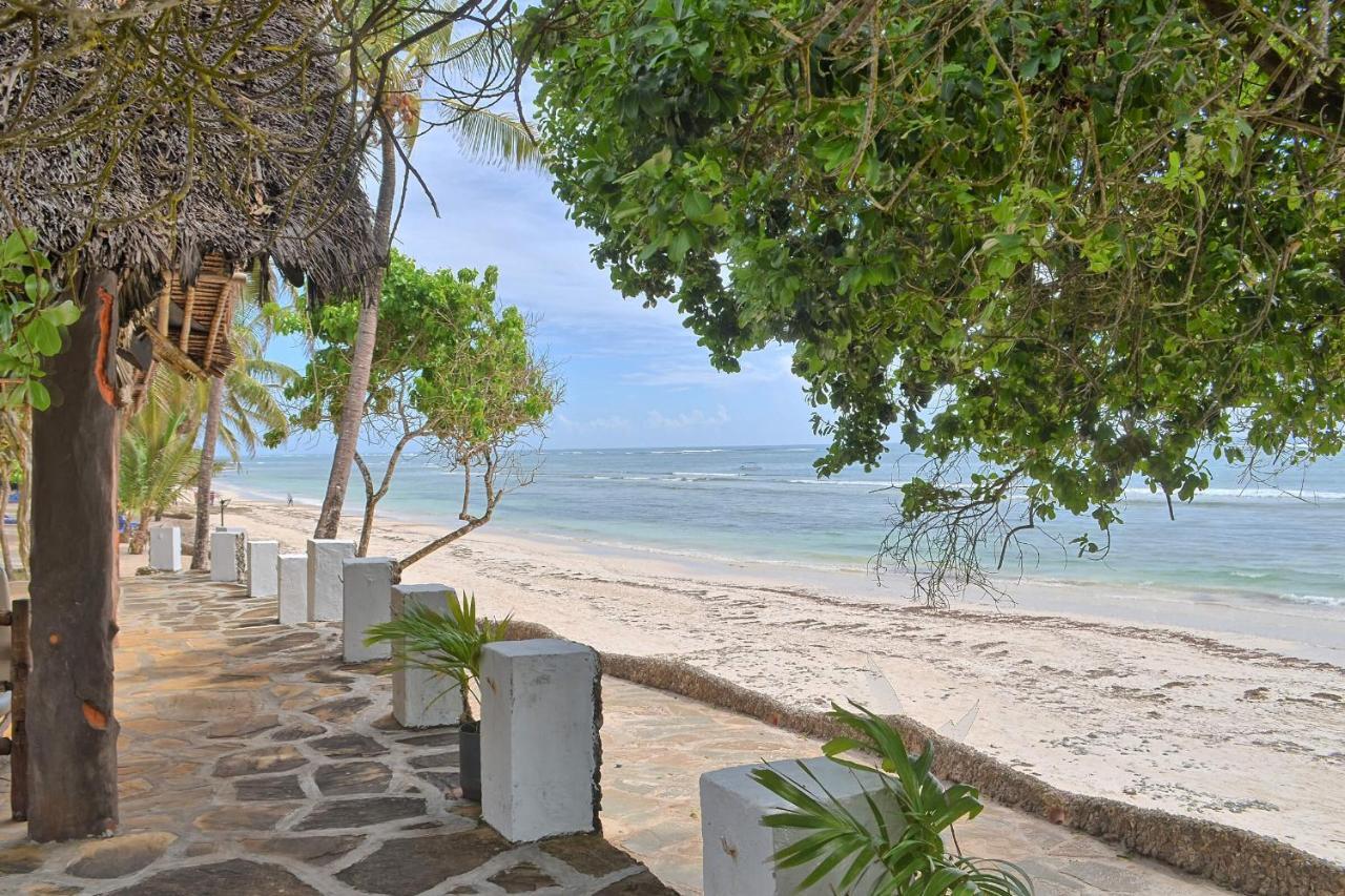 Kaskazi Beach Resort Diani Beach Exterior photo