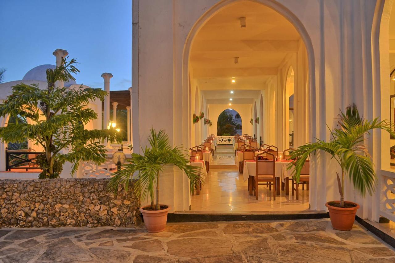 Kaskazi Beach Resort Diani Beach Exterior photo