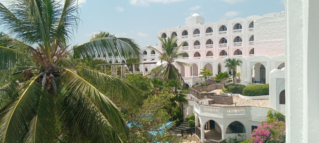 Kaskazi Beach Resort Diani Beach Exterior photo